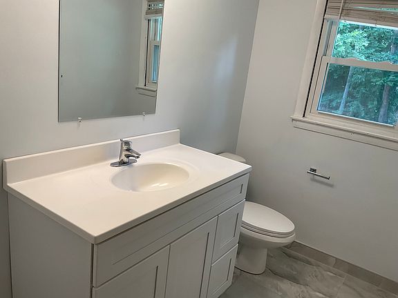 5th image of 56 Moody St