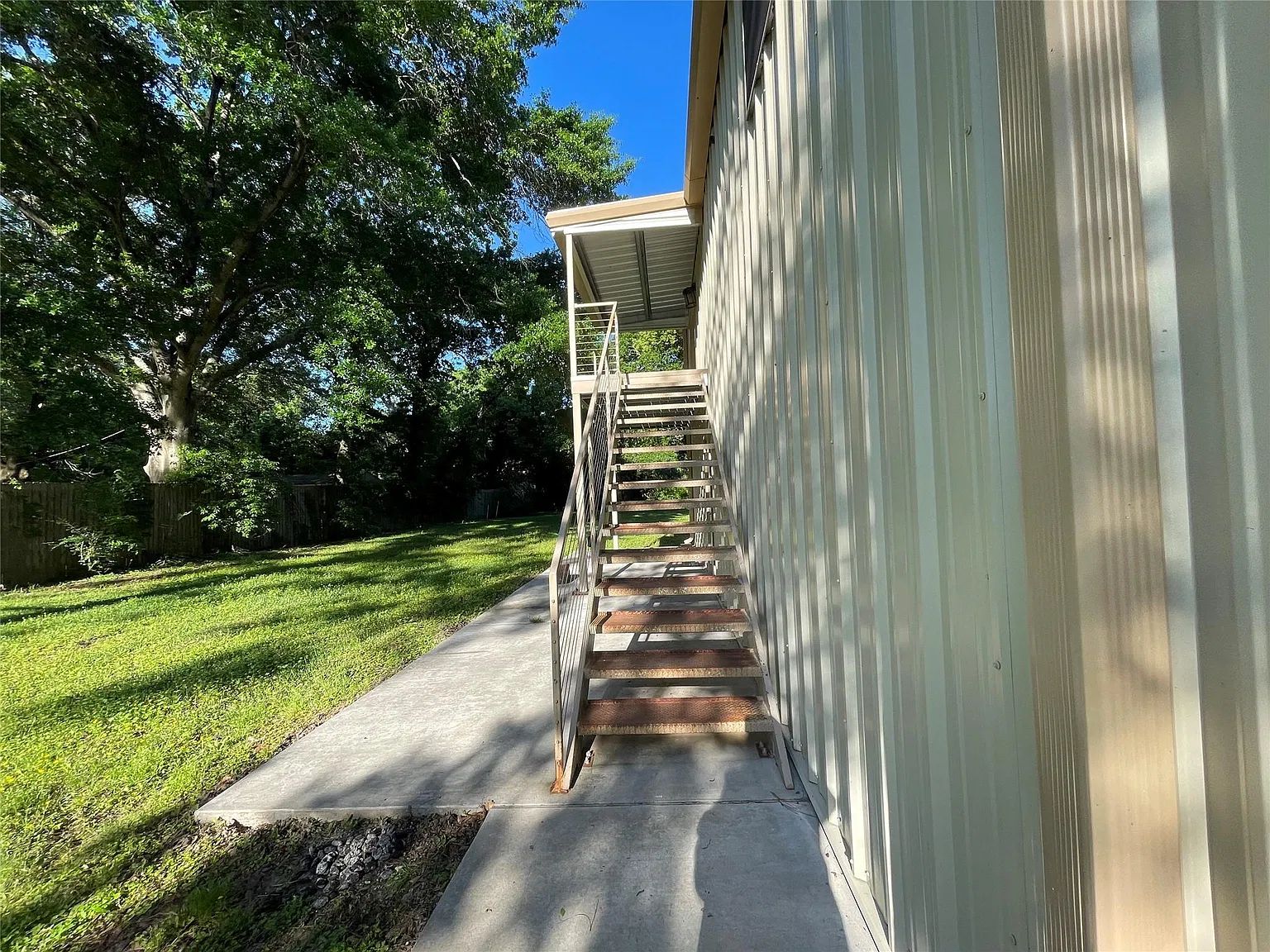 3 bed, 2.0 bath, 1500 sqft, $2,600 — Photo 4