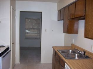 911 Chamberlain St, Irving, TX 75060