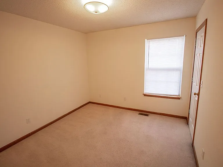 1318 Valley Creek Ln — Photo 21