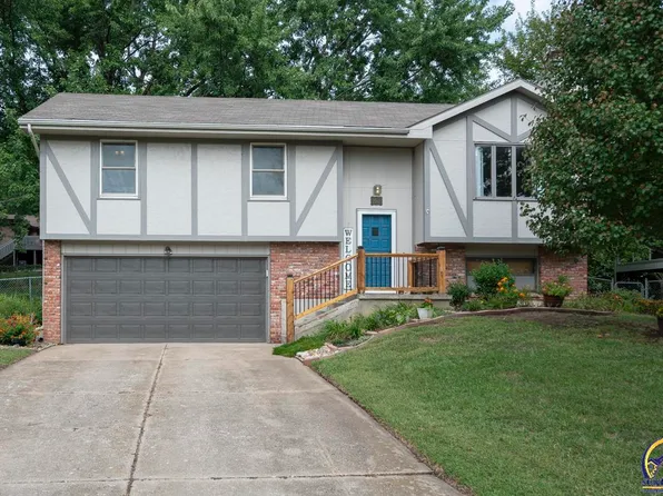 3609 SW Woodvalley Pl, Topeka, KS 66614