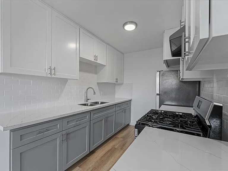 3905 S Stevely Ave #18 — Photo 6