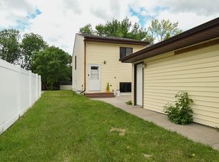 2325 17th St S, Fargo, ND 58103