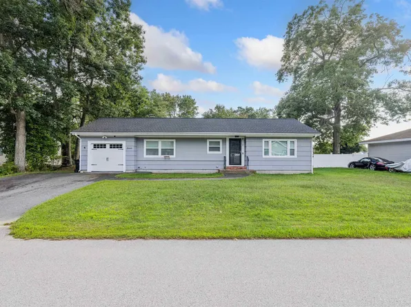 7 Chatham Street, Hudson, NH 03051