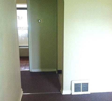 4th image of 2769 Falls St