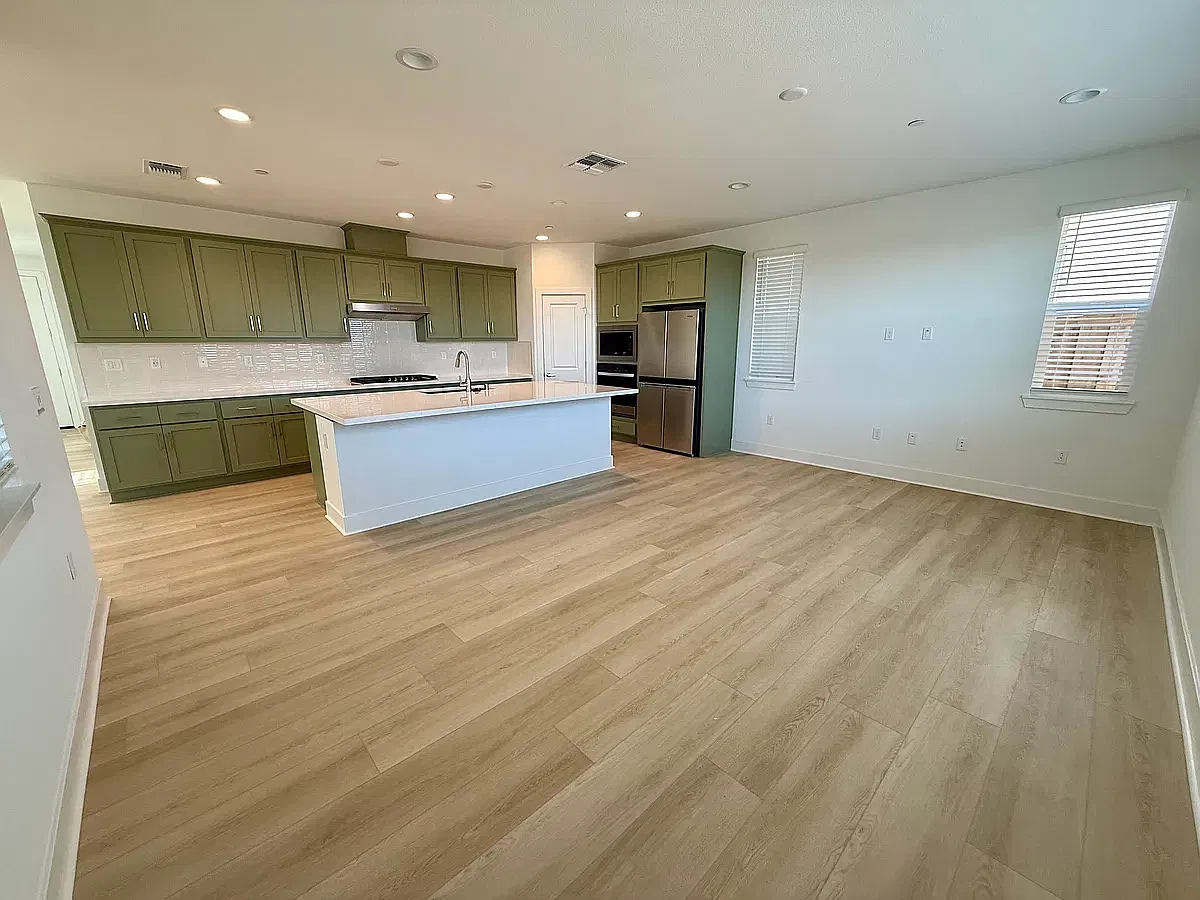 5 bed, 4.5 bath, 2664 sqft, $3,500 — Photo 4