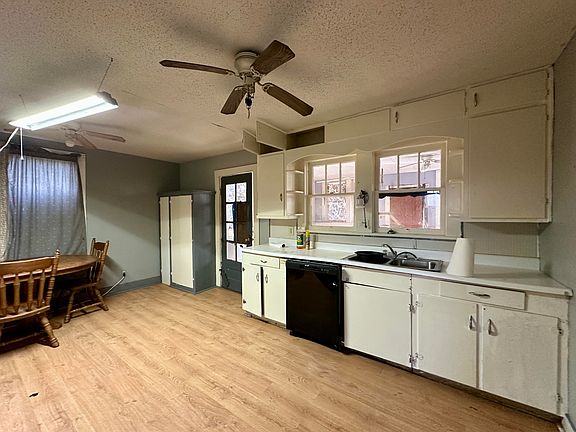 4th image of 408 Walnut Street