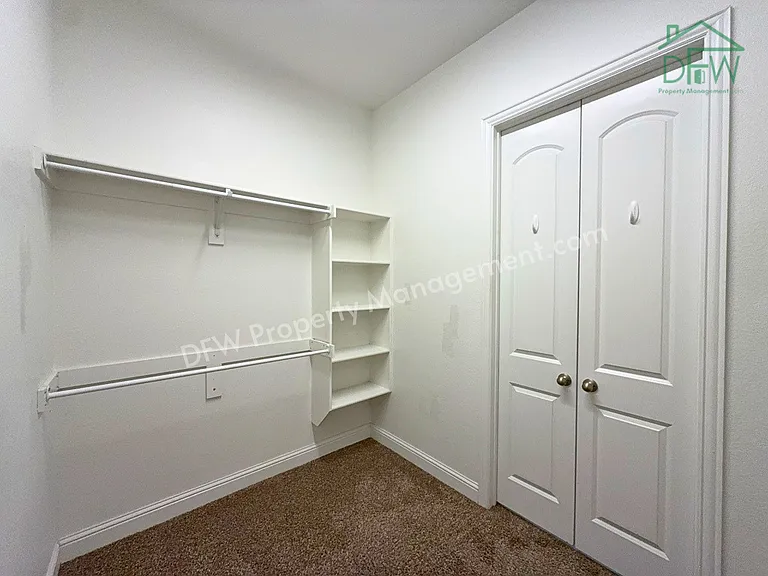 302 Julia Ln — Photo 15