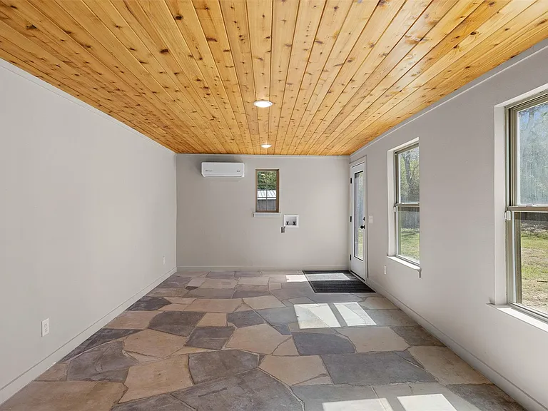 823 Hickory St — Photo 16