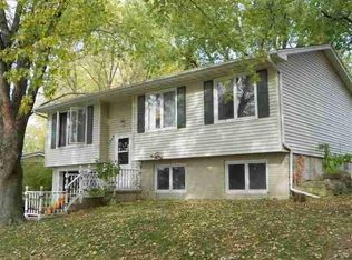 1716 Grantwood Dr, Iowa City, IA 52240