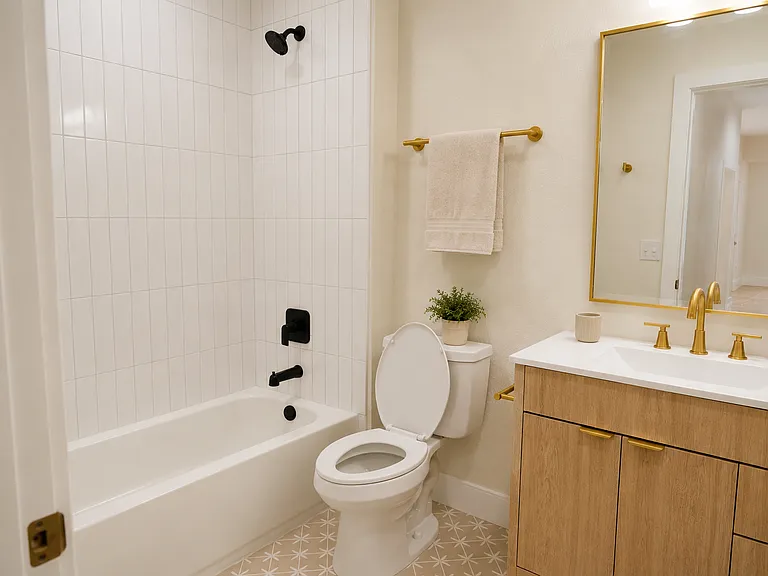 210 W Hiawatha St — Photo 20