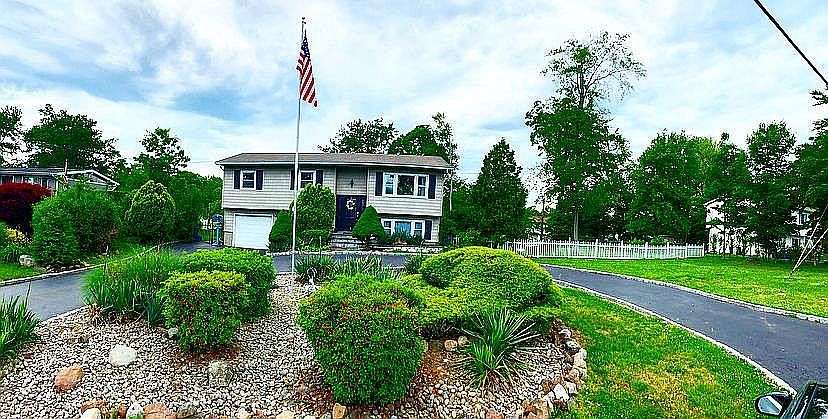 1st image of 9 Beechwood Dr