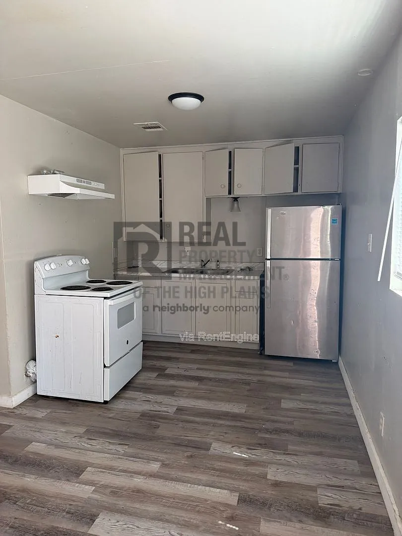 2 bed, 1.0 bath, $800 — Photo 1