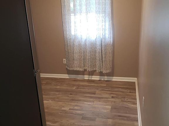 4th image of 8838 Meadowview Dr #B