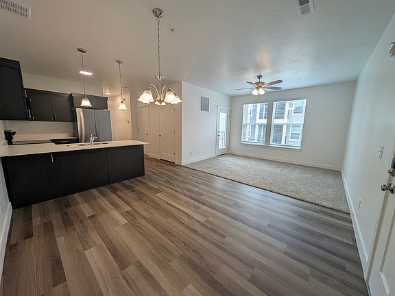 3rd image of 4662 S Poplar Way