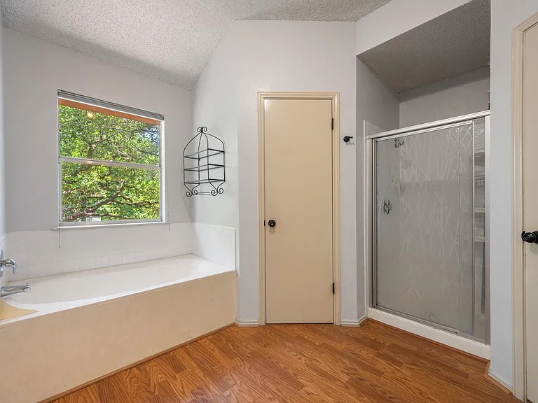 1901 Lobelia Dr — Photo 21