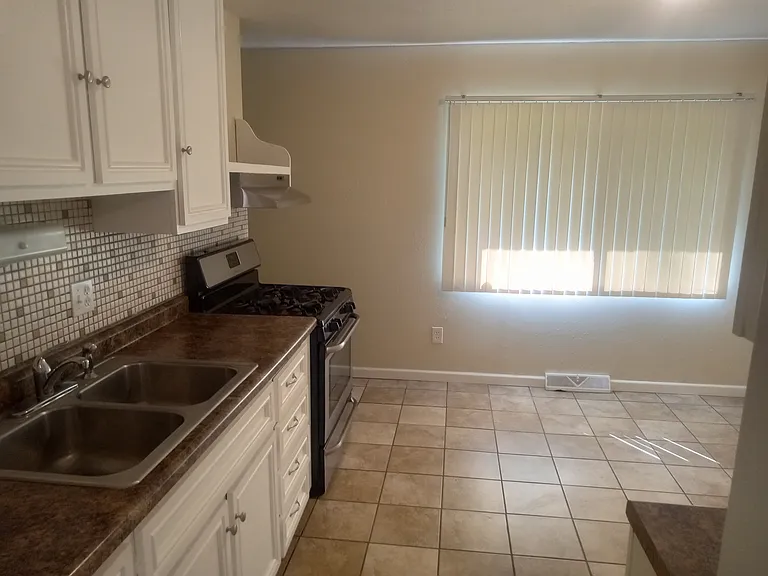 Eat-in Kitchen