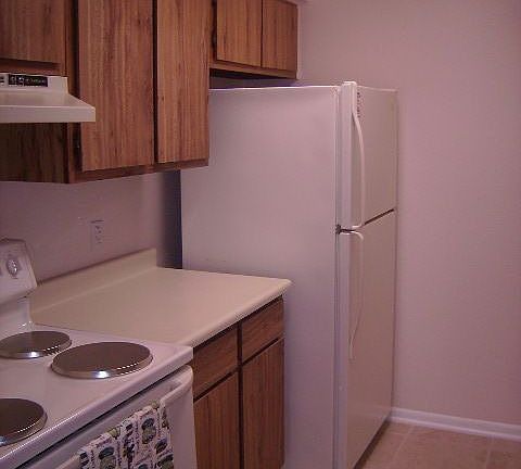 Nice kitchen with new tile