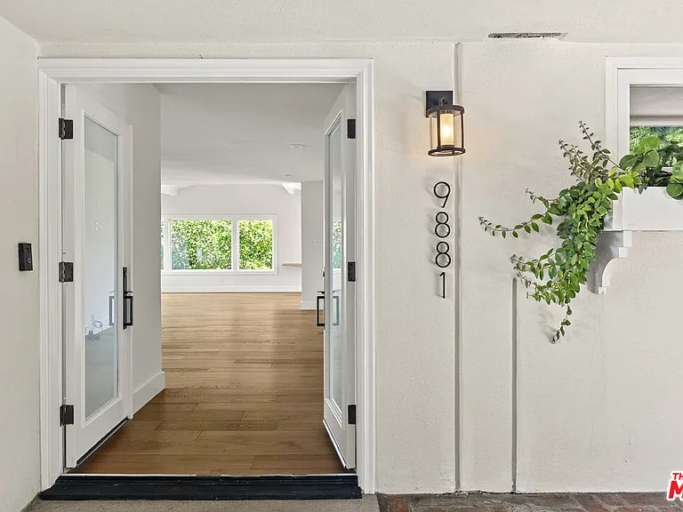9881 Beverly Grove Dr — Photo 4