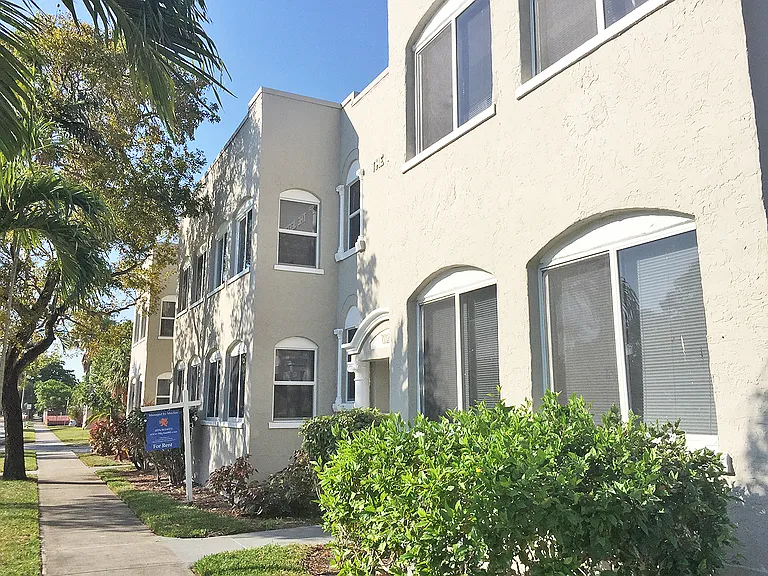 702 S 17th Ave — Photo 4