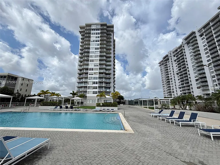 18031 Biscayne Blvd #904 — Photo 1