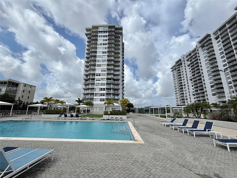 18031 Biscayne Blvd #904
