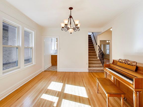 5th image of 6224 N Rockwell St
