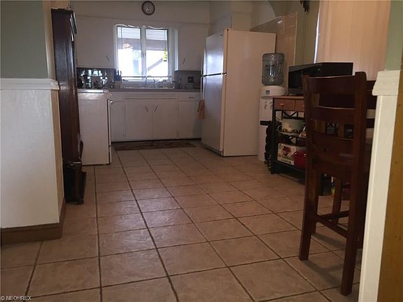 2nd image of 322 E Wilson Ave