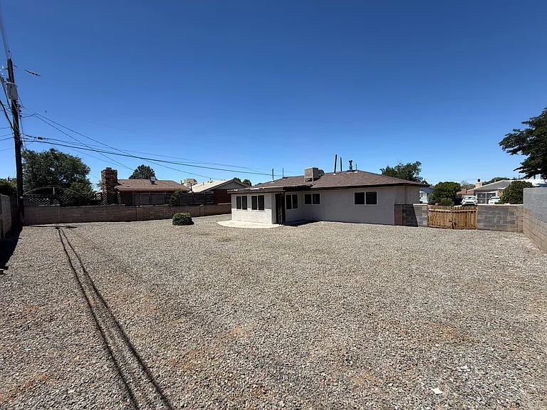 1512 Clancy Dr NE — Photo 23