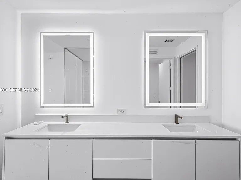 700 NE 24th St #3502 — Photo 10