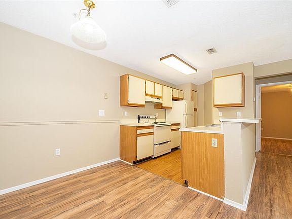 5th image of 629 Dory Ln Unit 206
