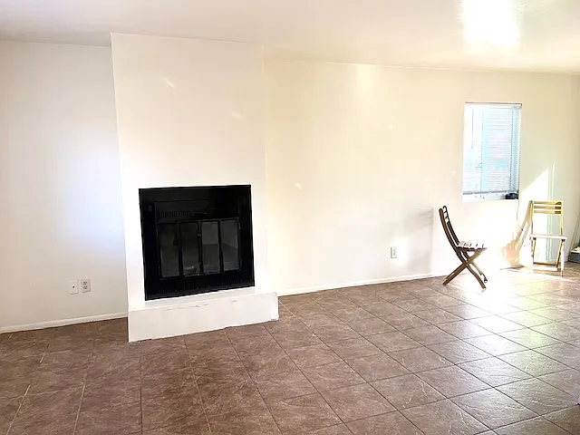 3146 E Kleindale Rd — Photo 12