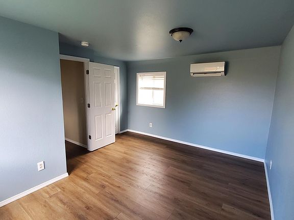 3rd image of 323 NW B St