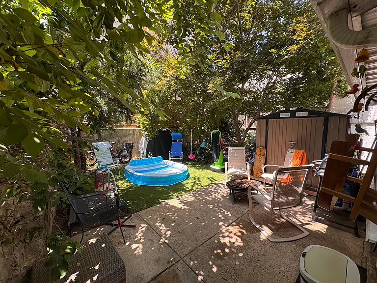 122 Burnside St — Photo 6