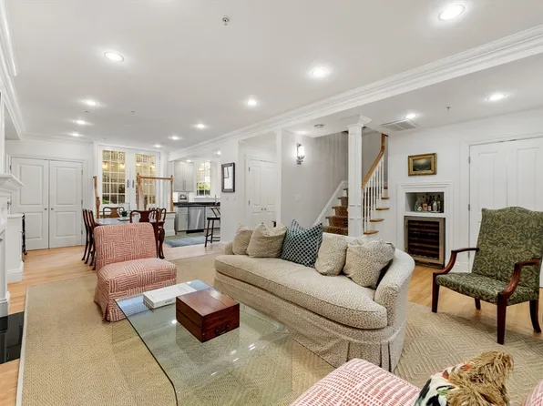 9-11 Worcester Sq Unit 1, Boston, MA 02118