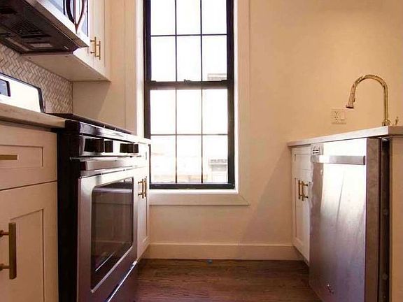 3rd image of 854 Rogers Ave #201