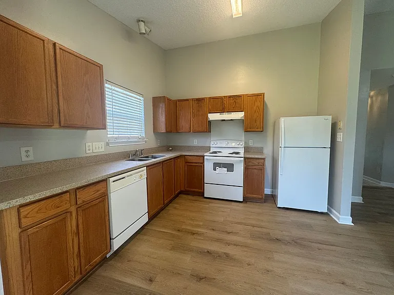 521 River View Dr — Photo 8