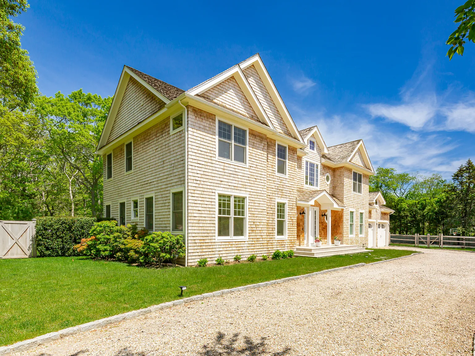 Chic Water Mill Post Modern — Photo 2