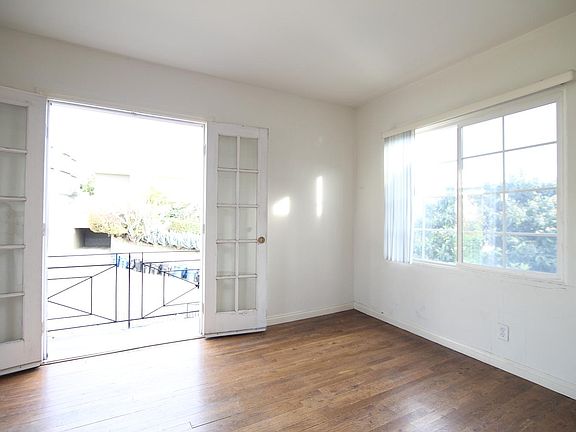 5th image of 1041 Everett Pl APT 8