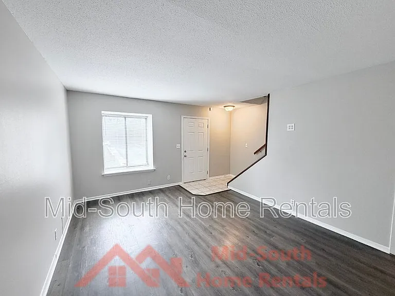 1869 E Poplar Woods Cir — Photo 4