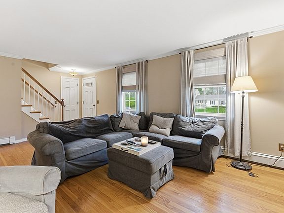 4th image of 24 Deerfoot Dr