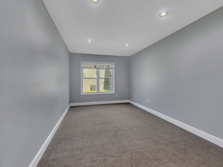 980 Acacia Dr S — Photo 17