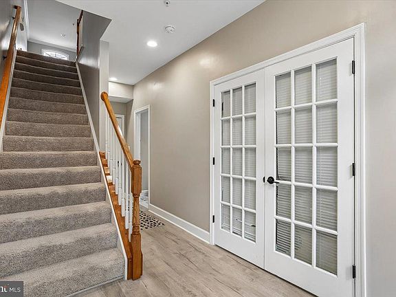 4th image of 567 Pelican Ave