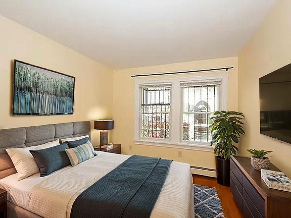 5th image of 237 E 110th St APT 2