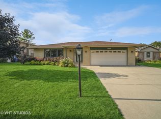 1806 E Camp McDonald Rd, Mount Prospect, IL 60056