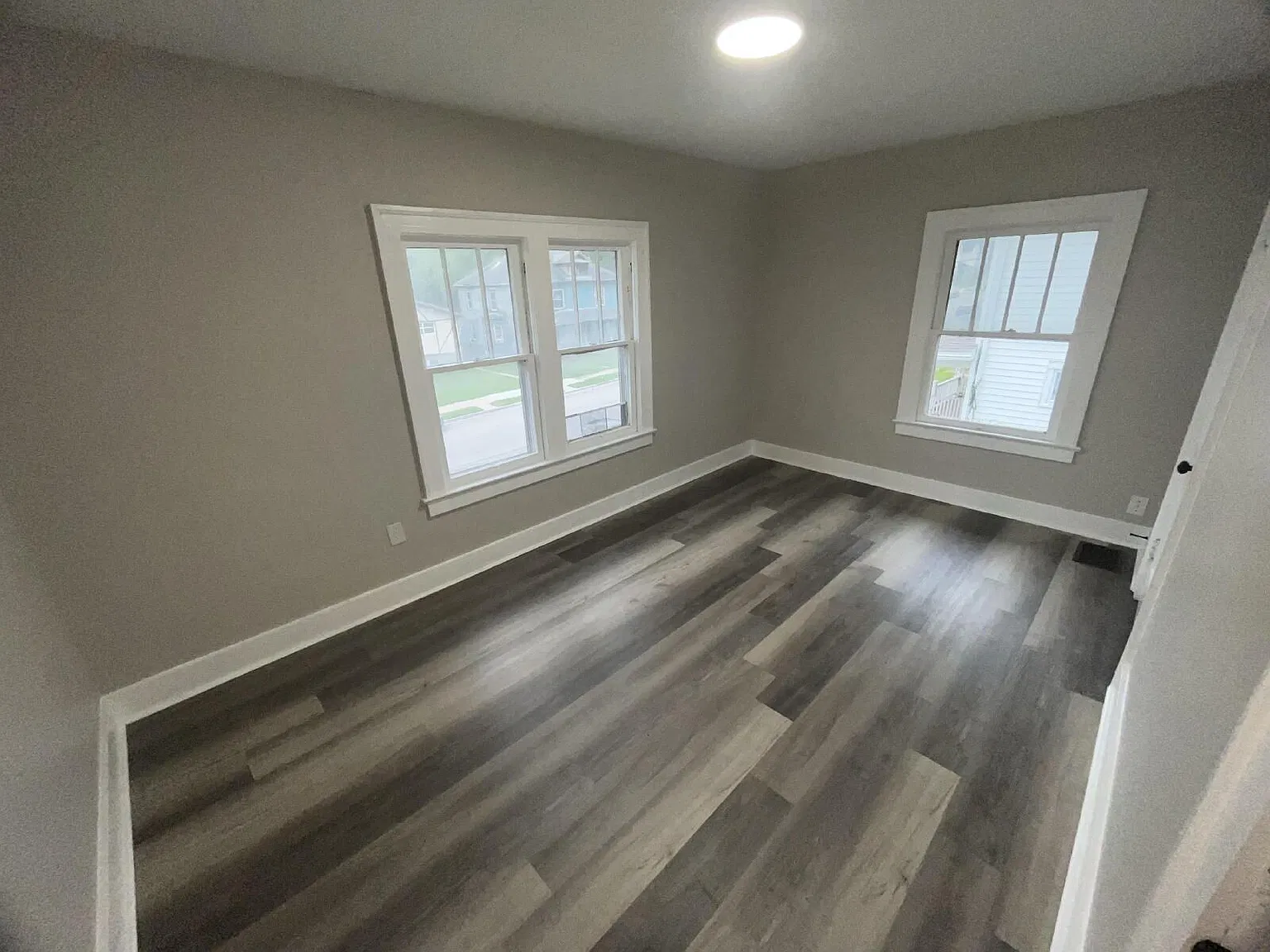 3 bed, 1.5 bath, 1300 sqft, $1,195 — Photo 2