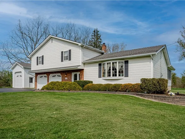 2977 Ewings Rd, Newfane, NY 14108