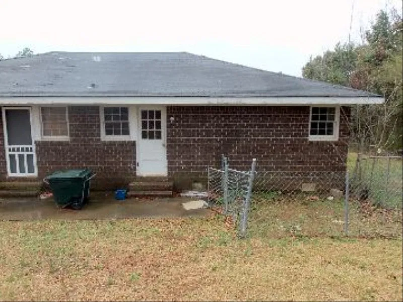 http://www.propertyboss.net/CustomerImages/DFF001_92991/media/Properties/20-A%20Mary%20Ella%20Drive/zsmall_100_1511.JPG