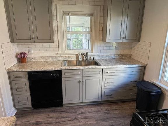 5th image of 307 Hood St