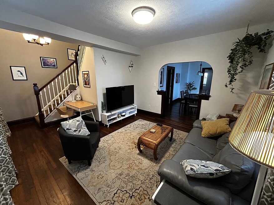 1st image of 2479 Thurman Ave